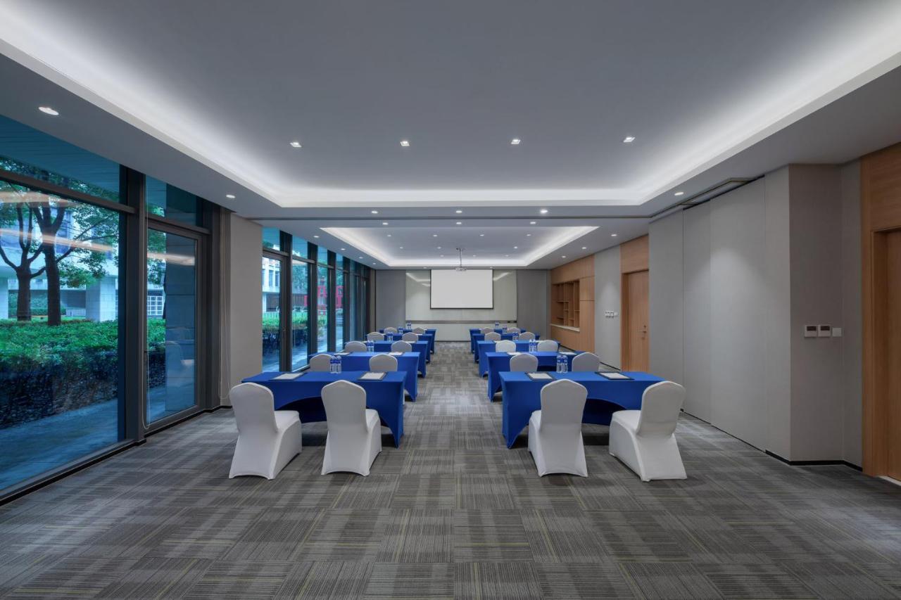 Holiday Inn Express Shanghai Pujiang By Ihg Экстерьер фото